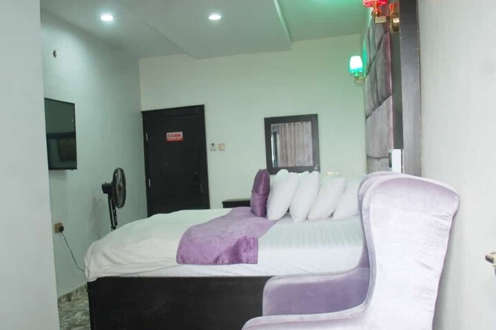 Room 6 of 20