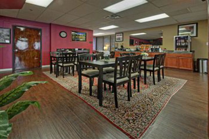 Breakfast/Coffee Service 12 of 66