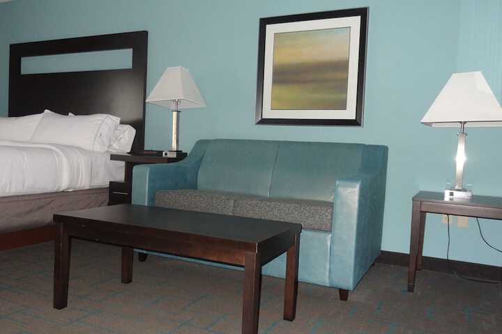 1 King Bed (16 of 18)