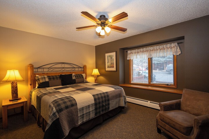 Room 5 of 108