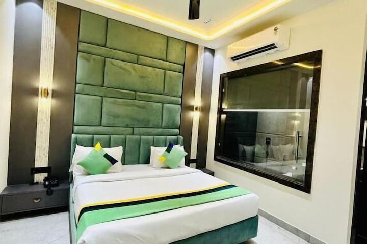 Room 4 of 28