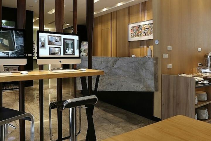 Business Center 50 of 53