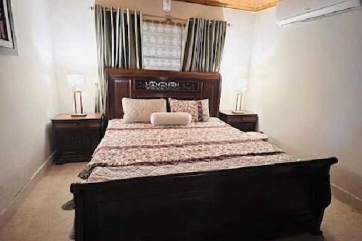 Room 9 of 9