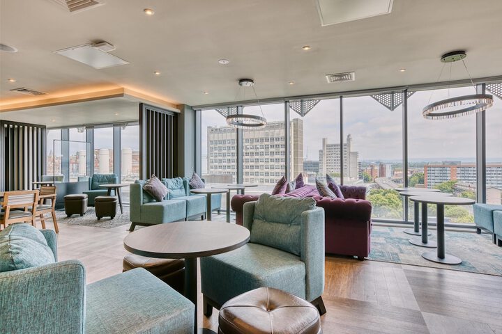 Lounge 16 of 25