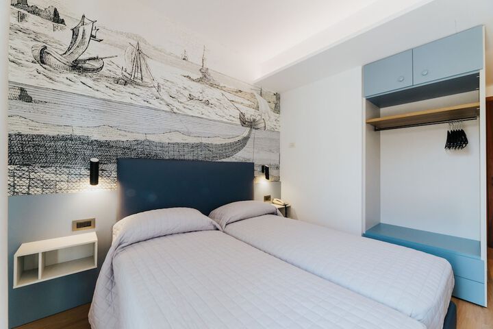 Room 15 of 48