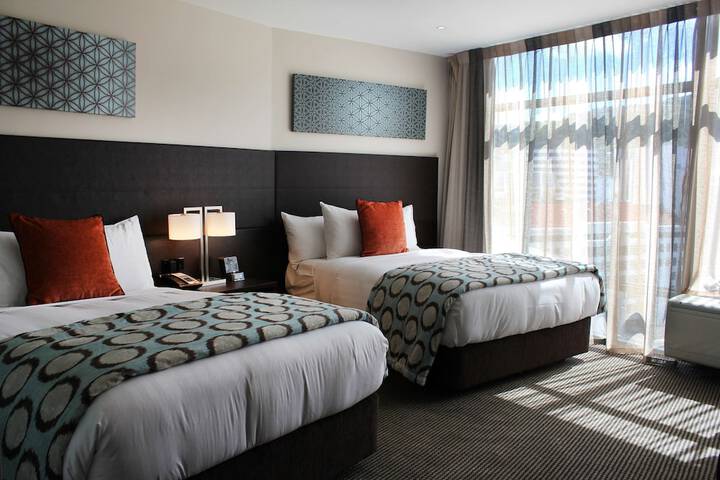 Room 8 of 90