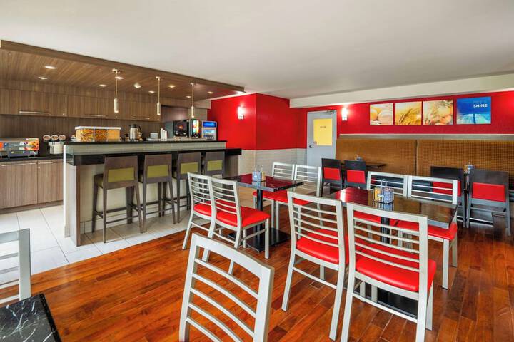 Breakfast/Coffee Service 47 of 60