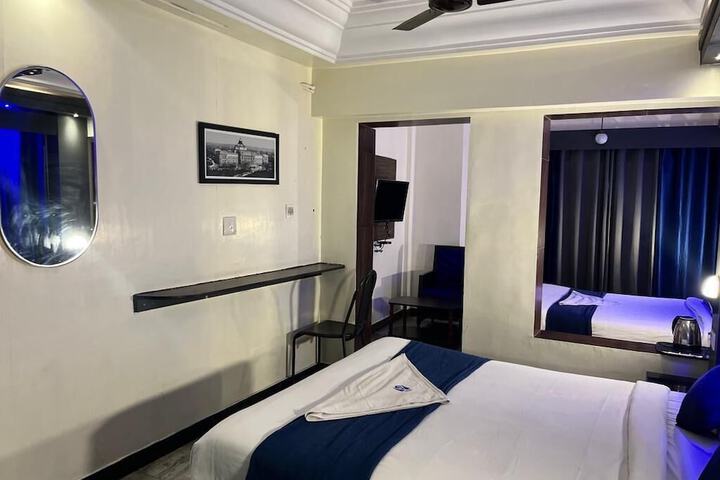 Room 8 of 14