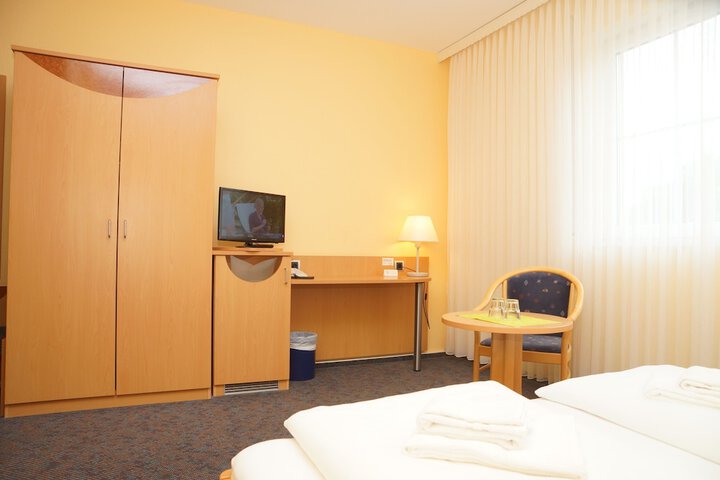 Room 14 of 64