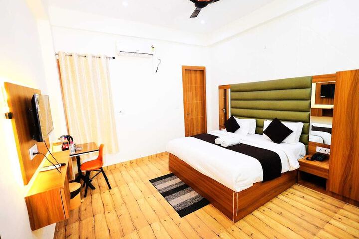 Room 2 of 7