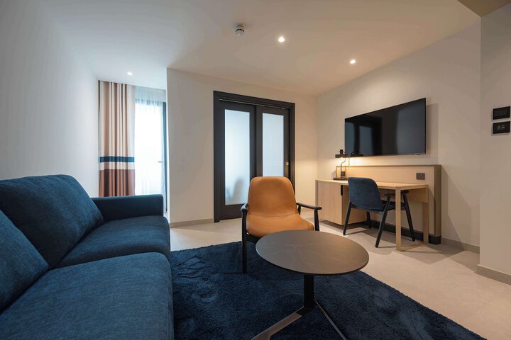 Room 33 of 119
