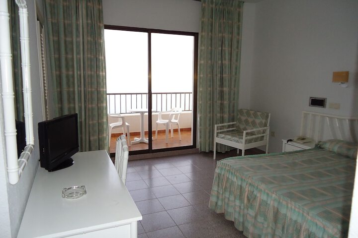 Room 4 of 34