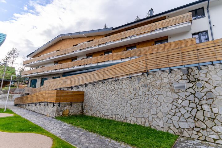 Hotel Exterior 31 of 34