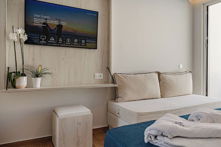 Room 9 of 38