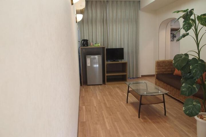 Room 10 of 27
