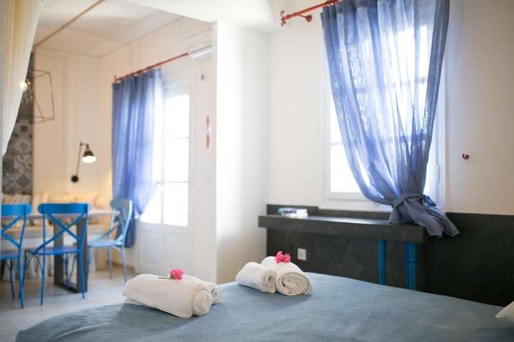Room 6 of 100