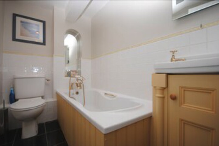 Room 4 of 26