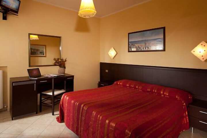 Room 9 of 42