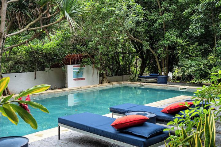Pool Hotel