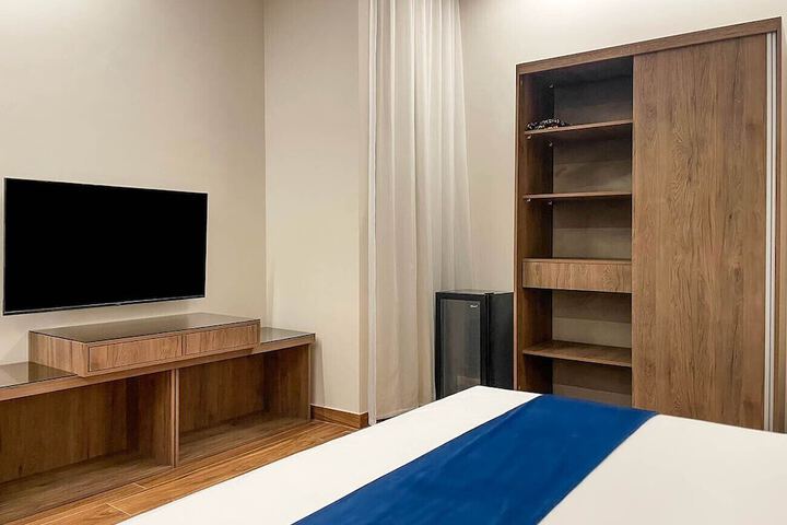 Room 33 of 53