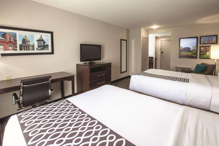2 Double Beds (6 of 6)