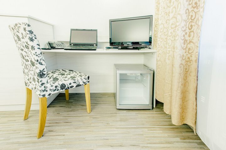 Room 8 of 34