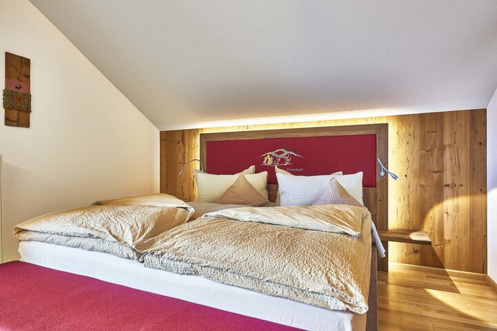 Room 10 of 76