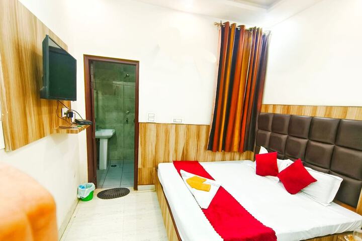 Room 3 of 11