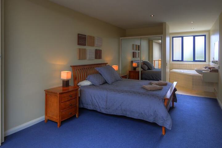Room 2 of 25