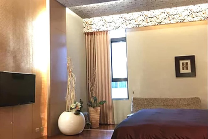 Room 2 of 33