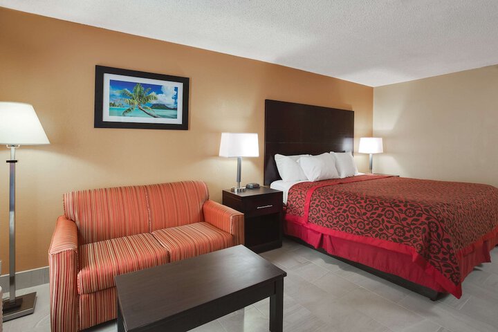 1 King Bed (5 of 6)