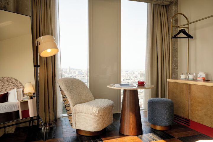 Room 25 of 40