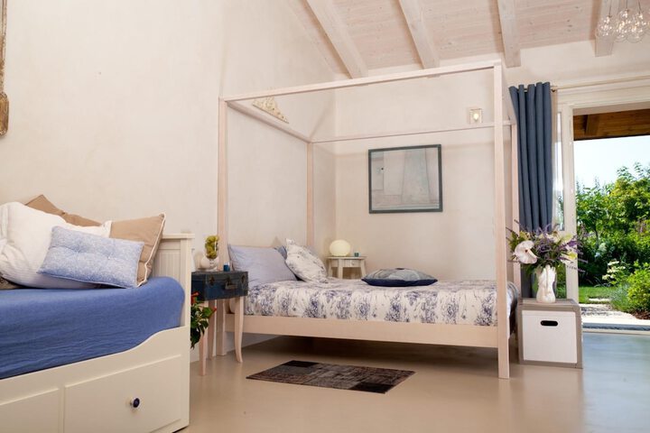 Room 7 of 28
