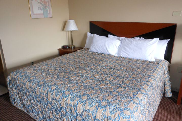 1 King Bed (11 of 12)