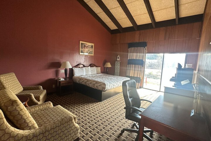 1 King Bed (4 of 12)