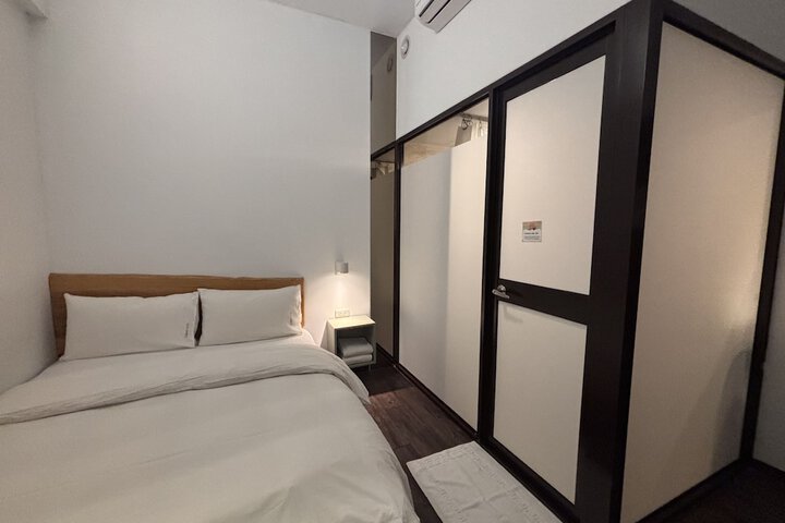 Room 28 of 142