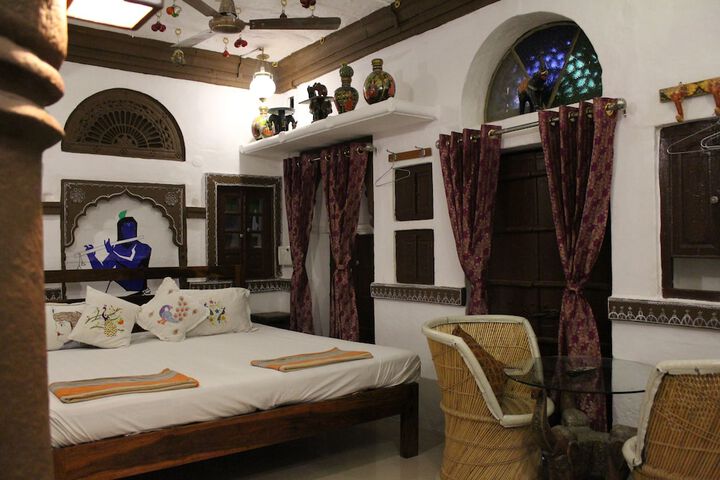 Room 4 of 90