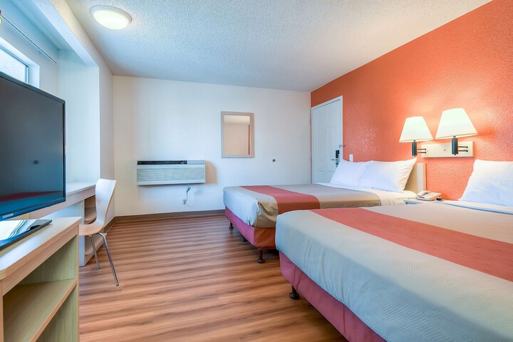1 Double Bed (2 of 5)