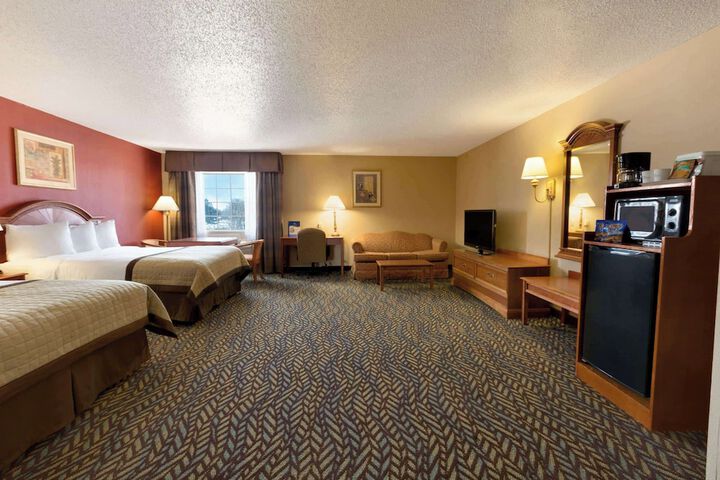 2 Queen Beds (4 of 5)