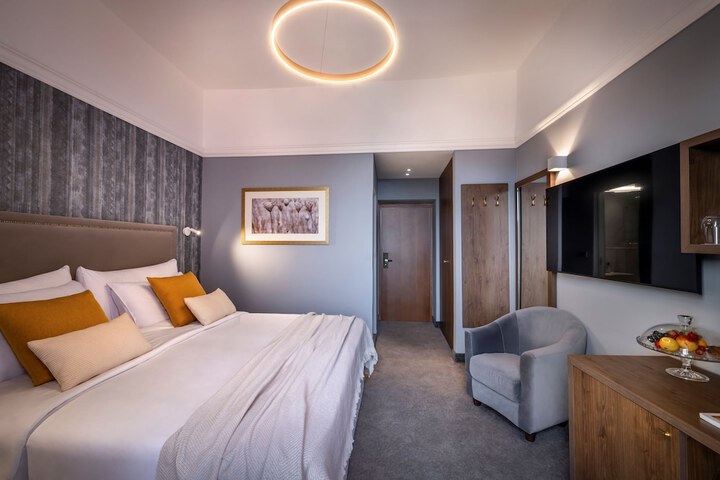 Room 16 of 75