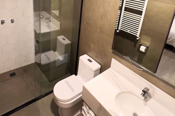 Room 14 of 19