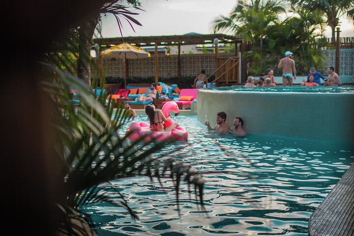 Pool 187 of 262