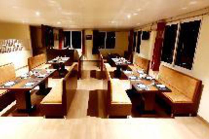 Lounge 6 of 20