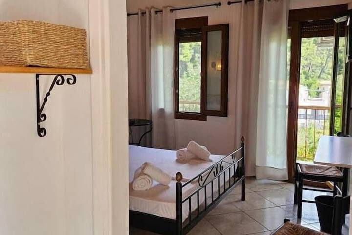 Room 10 of 33