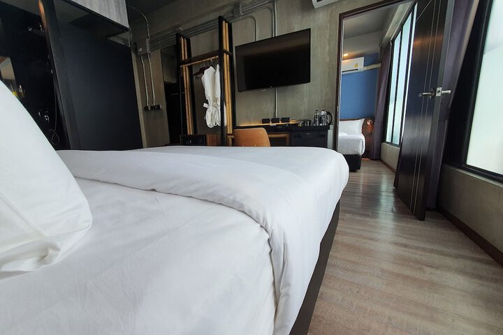 Room 32 of 98