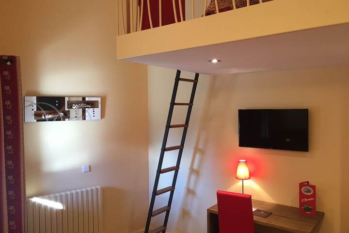 Room 25 of 63