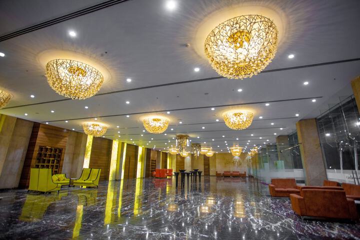 Entrance & Lobby