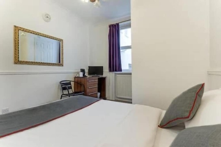 Room 15 of 32