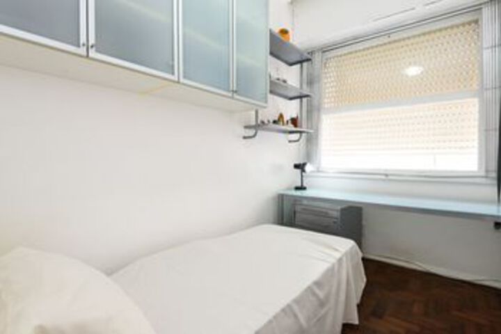 Room 16 of 32