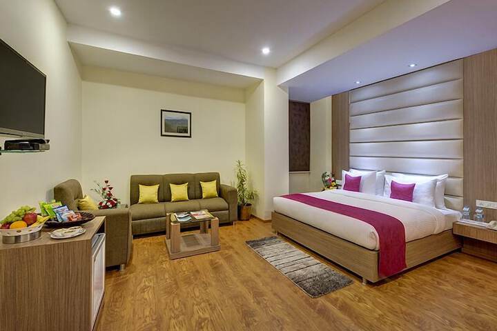 Room 4 of 6